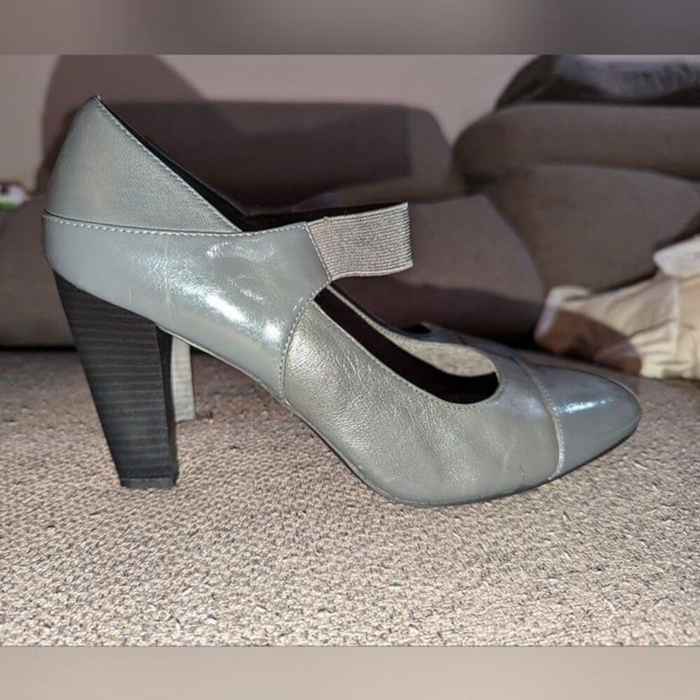 Simply-vera-vera-wang Women's Grey Courts